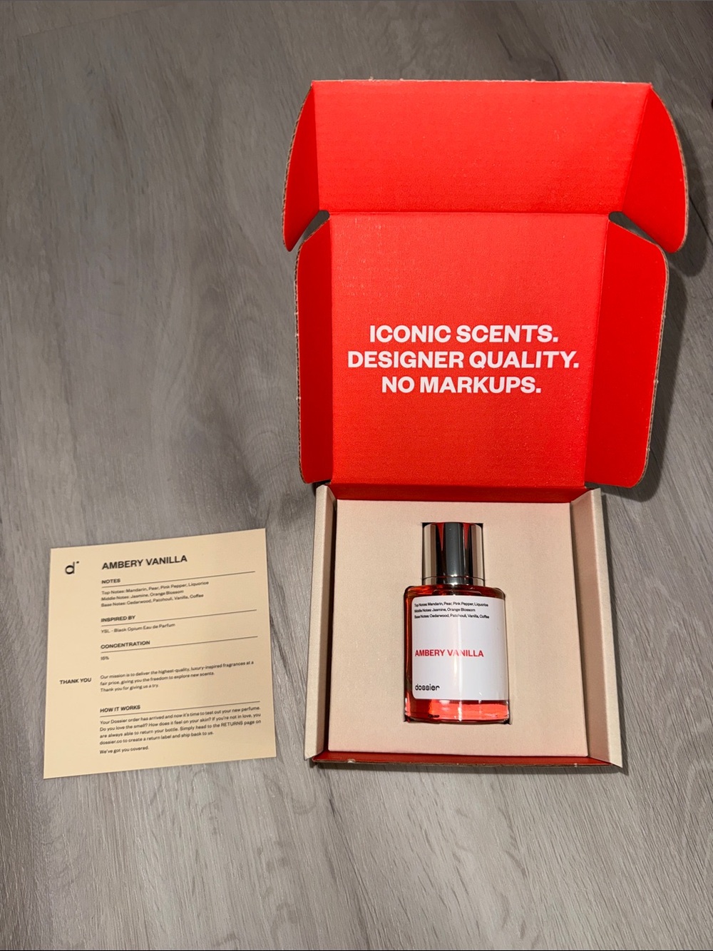 dossier Ambery Vanilla Eau de Parfum - Red